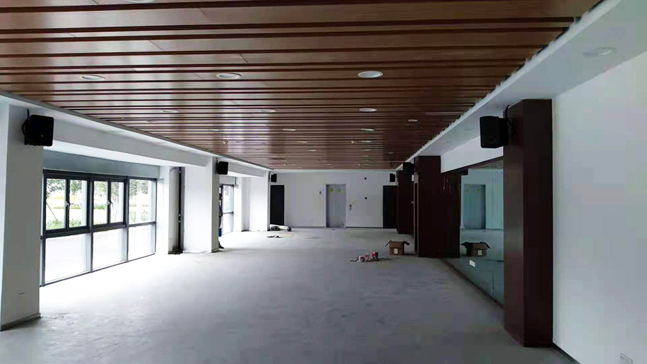 廣州某樓盤營(yíng)銷中心會(huì)議室采用了爵士龍民用音響會(huì)議音響系統(tǒng)